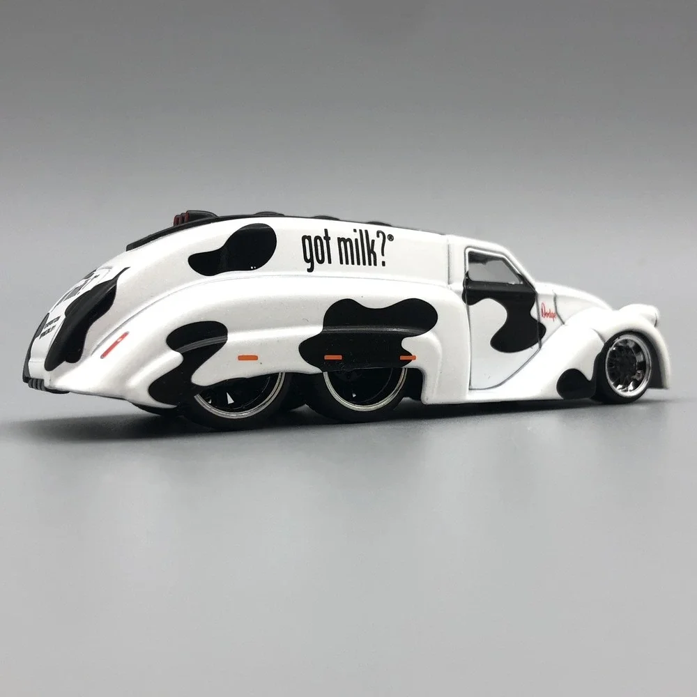 Jada Dub City 1939 '39 Dodge Airflow Tanker Got Milk White & Black‎ Diecast 1/64